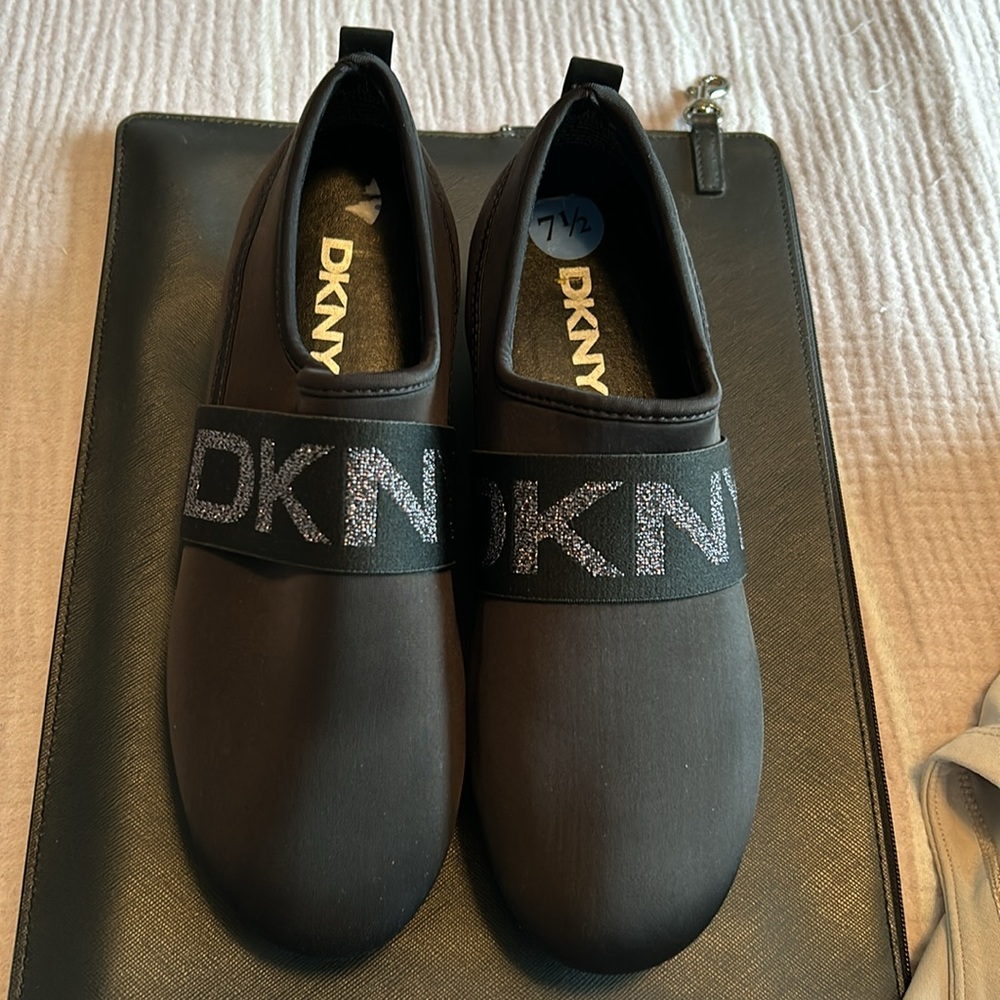 Donna Karan women’s size 7 1/2 black nylon ish comfy wedge sneakers/ tennis. - Picture 3 of 7
